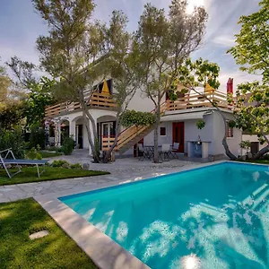 Villa Neroli, Krk Town